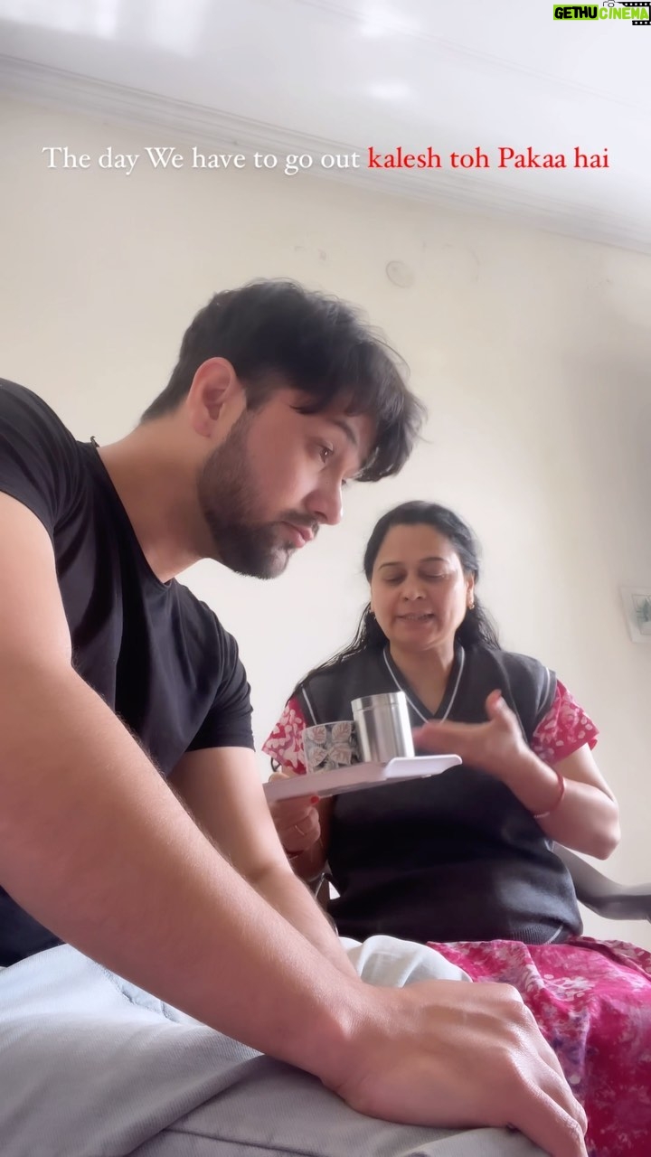 Sumit Bhardwaj - 1K Likes - Iske bina toh Hum Ghar se bahar nahi nikalte 😵💫🤪
.
#summitbhardwaj #maabeta #indianparents #indianfamily #love #livelovelaugh