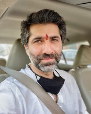 Sumit Kaul Instagram - We can smile today only because we are alive and don’t see imminent death. But if we don’t take care of the fast depleting soil, then SOIL WILL GO EXTINCT. Soil without life is sand which won’t support food. Death of soil mean death of humanity. 
.
.
This is the time to make soil the topic of discussion. At least once in the day ensure that you speak about it, message about it or post about it. If want to leave our children a world where they have food to eat, we need to act now.
.
.
#savesoil #journeyforsoil @consciousplanet #soil #desertification #urgent #life #death #time #food #nutrition #microrganisms #microbiyom
