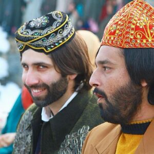 Sumit Kaul Instagram - 7 years to this master piece.. #haider just so fortunate to have had the opportunity to work with @vishalrbhardwaj sir.. it was in many ways a beginning to my career.. #salman will be etched my memory for ever..
.
.
#sumitkaul #actor #actorslife #salman #kashmir #cap #traditional #movie #film #smile