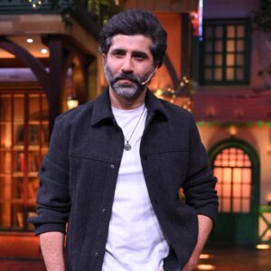 Sumit Kaul Instagram - An evening filled with laughter.. thanks @kapilsharma and his fantastic team for a super warm and fun filled welcome to the #tanaav team.. catch us tonight on #thekapilsharmashow 9:30 p.m. 
.
.
#sumitkaul #waluschadesousa #sudhirmishra #manavvij #arbaazkhan #actor #actorslife #tanaavonsonyliv #sonyliv #funny #hillarious #comedy 
.
.
- styled by : @rochelledsa & @anishagandhi3