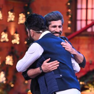 Sumit Kaul Instagram - An evening filled with laughter.. thanks @kapilsharma and his fantastic team for a super warm and fun filled welcome to the #tanaav team.. catch us tonight on #thekapilsharmashow 9:30 p.m. 
.
.
#sumitkaul #waluschadesousa #sudhirmishra #manavvij #arbaazkhan #actor #actorslife #tanaavonsonyliv #sonyliv #funny #hillarious #comedy 
.
.
- styled by : @rochelledsa & @anishagandhi3