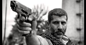 Sumit Kaul Instagram - Aa raha hai #umariaz aap se milne @sonylivindia par 11 November ko.. #tanaav dekhna mat bhoolna..
.
.
#sumitkaul #actor #actorslife #kashmir #fauda #taufeeq #viral #trending #intense #gun
.
.
@manavvij @applausesocial @sukhmanisadana @waluschaa @shashank.arora @sameern @segaldeepak @sheendass @rockey_raina @carpe_f_diem