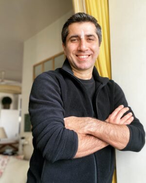 Sumit Kaul Instagram - Change on the outside is constant.. what’s within however shouldn’t change but transform..
.⁣
.⁣
#actor #actors #actorslife #sumitkaul #home #trending #cinema #film #god #grace #happy #happyday #black #happyness #hollywood #hope #love #loveforever #loveyou #loveyourbody #selflove #smile #smileeveryday #smilefordays #smilemakeover #smilemore #smilesmilesmile