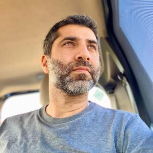 Sumit Kaul Instagram - Life is like a journey.. you have a choice.. do you want to be driving your own vehicle or be a passenger in someone else’s..
.⁣
.⁣
#actor #actors #actorslife #coffeetime #familytime #film #memories #memory #memorypicture #moment #photos #pictures #snapshot #time #timeless #times #sumitkaul #travel #journey #conscious #car #drive #driver #travelling