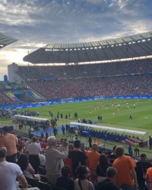 Summer Cem Instagram - Danke an @easportsfcde für die Einladung! Hatte das Spiel schon bei mir im Studio mit meinen Jungs auf der PS5 in FC 24 gespielt, da ging es anders aus 😔 schade, aber die Türkei hat eine super EM gespielt und wir sind trotzdem stolz 💪🏼🇹🇷 #FC24, #EURO2024
