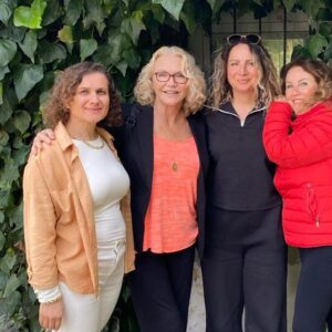 Suna Yıldızoğlu Instagram - @marcarestaurant Antakya kahvaltısından sonra  arkadaşlarla sözde yürüyüş yapıyoruz😄 (@gulcinalgan09 ,@drsibel_ynck , @akilliselda  ve Sibel Vahap🌺🌺🌺🌺)