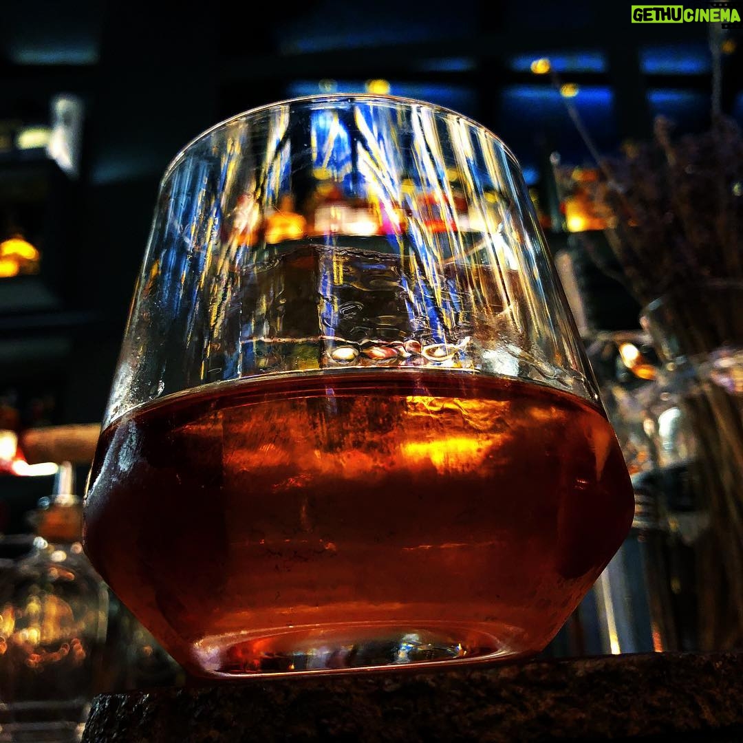 Sung Joon - 28.1K Likes - 칵테일은 모두 달줄알고 시켰더니 내가 시킨건 인생보다 쓰다. @bar_ugly