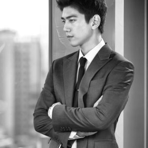 Sung Joon Instagram - 내일 첫씬인데.. 일찍 일어나야 하는데.. 잠이 안와...#두통엔게보린