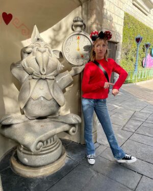 Sunnie Pelant Instagram - My happy place 🫶✨ #disney #family #ilovedisneysososomuch