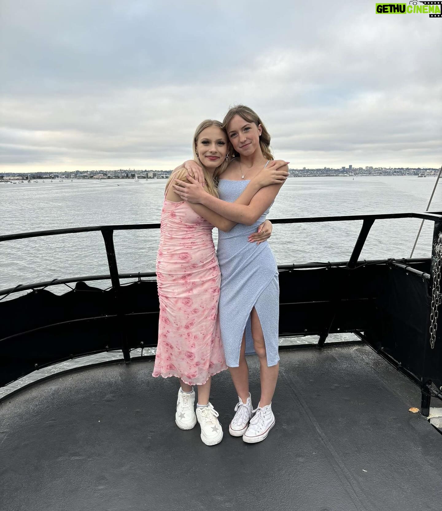 Sunnie Pelant - 491 Likes - 🛳️ 8th Grade Harbor Cruise! 🛳️ I had such an amazing time, and I am going to miss all these amazing people 🤍 #8thgrade #harborcruise #friends #cruisin #fancy #🤍