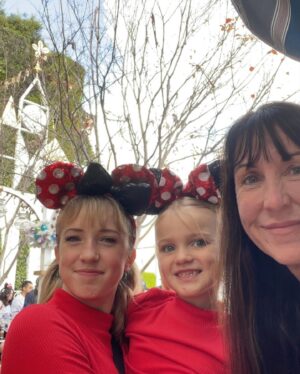 Sunnie Pelant Instagram - My happy place 🫶✨ #disney #family #ilovedisneysososomuch