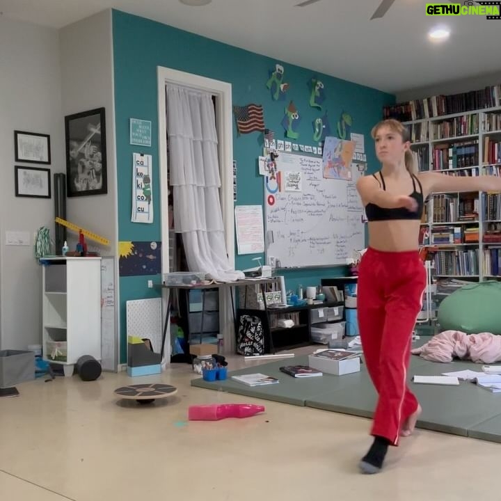 Sunnie Pelant - 685 Likes - Feeling good in my @fivedancewear !! #fivedancewear #fiveambassador #dancer