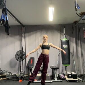Sunnie Pelant Instagram - Some tricks from my stretch class!! #fivedancewear #fiveforce #strech @flexibilitystudio @fivedancewear