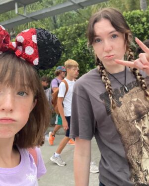 Sunnie Pelant Instagram - HAPPY BIRTHDAY to the best sister ever!! I miss you soo much and I love you so much! I miss all of our adventures, our car rides, and playing Roblox! I would give anything to be with you right now celebrating your day!! I love you so so soooo much and I hope you have an incredible day!! 🩷🩷🩷 #seannasday #sisters #btsarmy #suzyandtina @seannapelant