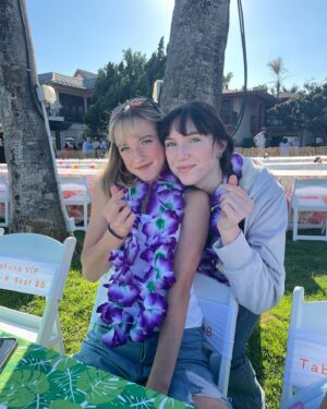 Sunnie Pelant Instagram - HAPPY BIRTHDAY to the best sister ever!! I miss you soo much and I love you so much! I miss all of our adventures, our car rides, and playing Roblox! I would give anything to be with you right now celebrating your day!! I love you so so soooo much and I hope you have an incredible day!! 🩷🩷🩷 #seannasday #sisters #btsarmy #suzyandtina @seannapelant