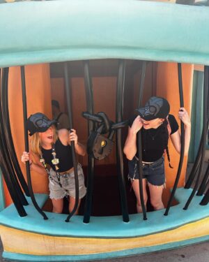 Sunnie Pelant Instagram - HAPPY BIRTHDAY to the best sister ever!! I miss you soo much and I love you so much! I miss all of our adventures, our car rides, and playing Roblox! I would give anything to be with you right now celebrating your day!! I love you so so soooo much and I hope you have an incredible day!! 🩷🩷🩷 #seannasday #sisters #btsarmy #suzyandtina @seannapelant