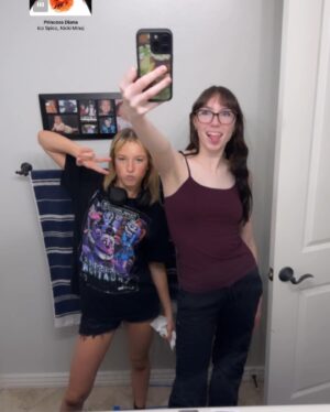 Sunnie Pelant Instagram - HAPPY BIRTHDAY to the best sister ever!! I miss you soo much and I love you so much! I miss all of our adventures, our car rides, and playing Roblox! I would give anything to be with you right now celebrating your day!! I love you so so soooo much and I hope you have an incredible day!! 🩷🩷🩷 #seannasday #sisters #btsarmy #suzyandtina @seannapelant