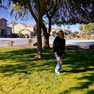 Sunnie Pelant Instagram - 🎊14 Today!! Happy Birthday to me!!🎊 #birthdaygirl #thisis14 #happybday #birthday #bestfriends #ilovenicole