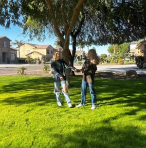 Sunnie Pelant Instagram - 🎊14 Today!! Happy Birthday to me!!🎊 #birthdaygirl #thisis14 #happybday #birthday #bestfriends #ilovenicole