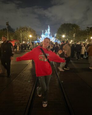 Sunnie Pelant Instagram - My happy place 🫶✨ #disney #family #ilovedisneysososomuch
