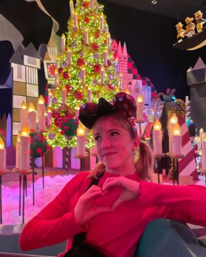 Sunnie Pelant Instagram - My happy place 🫶✨ #disney #family #ilovedisneysososomuch
