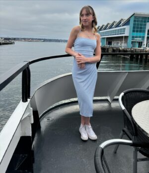 Sunnie Pelant Instagram - 🛳️ 8th Grade Harbor Cruise! 🛳️ I had such an amazing time, and I am going to miss all these amazing people 🤍 #8thgrade #harborcruise #friends #cruisin #fancy #🤍