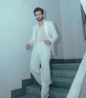 Sunny Kaushal Instagram - Angel angel.. mankind’s angel…
For the opening of @jioworldplaza 

Styled by @amandeepkaur87 
In @amaare.in and @jimmychoo 
📸 @khamkhaphotoartist 
Hair @forum.gotecha 
Makeup @sajid_makeup