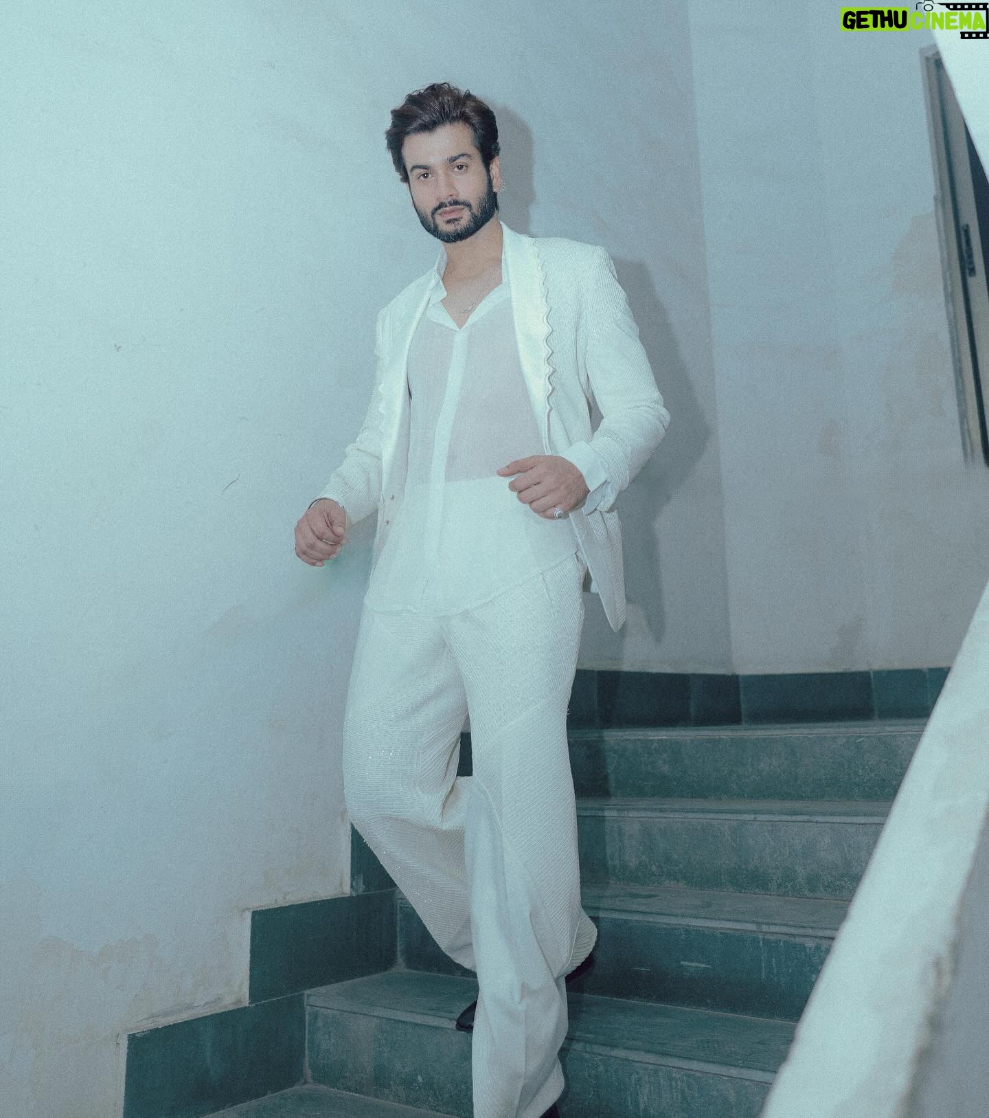 Sunny Kaushal - 115.5K Likes - Angel angel.. mankind’s angel…
For the opening of @jioworldplaza
Styled by @amandeepkaur87
In @amaare.in and @jimmychoo
📸 @khamkhaphotoartist
Hair @forum.gotecha
Makeup @sajid_makeup
