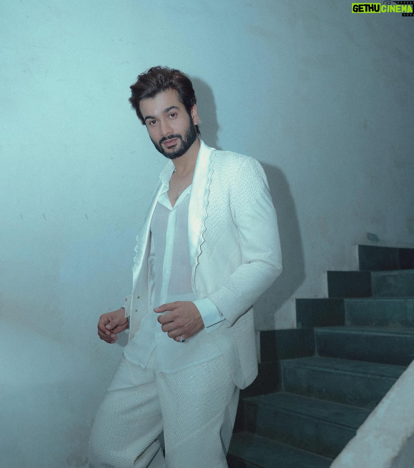 Sunny Kaushal - 115.5K Likes - Angel angel.. mankind’s angel…
For the opening of @jioworldplaza
Styled by @amandeepkaur87
In @amaare.in and @jimmychoo
📸 @khamkhaphotoartist
Hair @forum.gotecha
Makeup @sajid_makeup