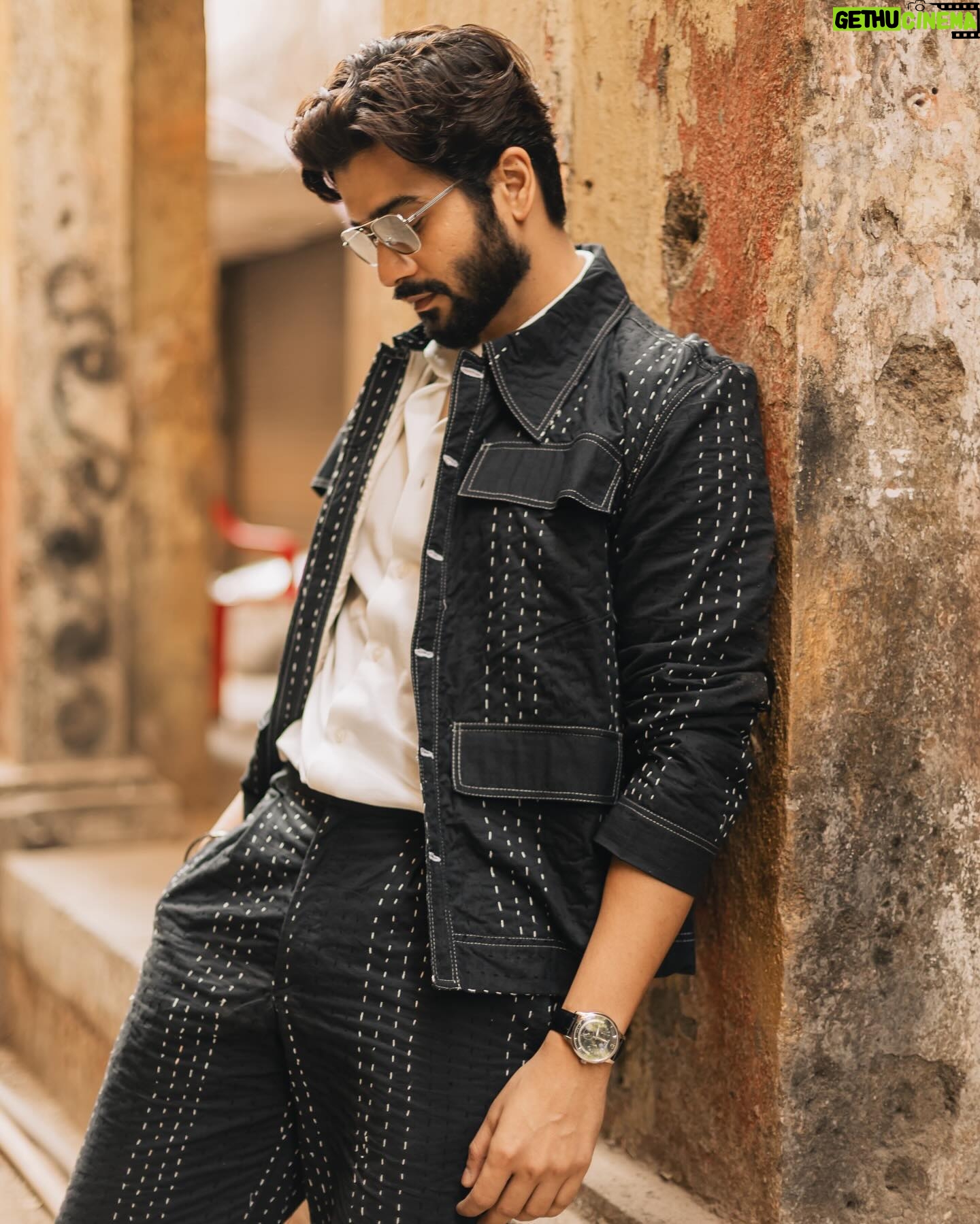 Sunny Kaushal - 126.3K Likes - Between the lines and dots…
Styled by @amandeepkaur87
Wearing @hindostanarchive
Hair @forum.gotecha
Makeup @sajid_makeup
Pictures @portraitshelter