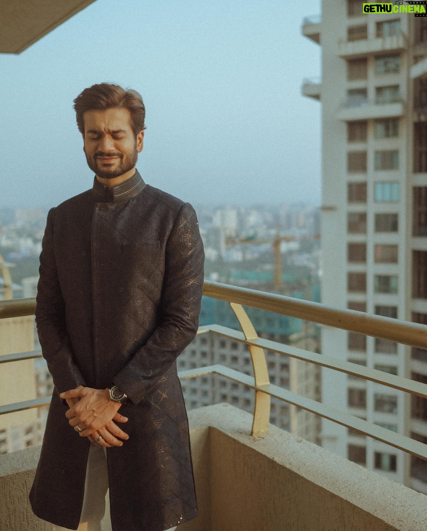 Sunny Kaushal - 178.8K Likes - For the opening night of @mumbaifilmfestival 2023
Wearing : @shantanunikhil
Styling: @amandeepkaur87
📸 : @khamkhaphotoartist
Hair: @forum.gotecha
MU: @sajid_makeu