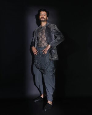 Sunny Kaushal Instagram - It was a pleasure to be a part of @nmacc.India  #IndiainFashion
A great initiative by #NitaAmbani ji 

Wearing my favourite @shantanunikhil 
Styled by @amandeepkaur87 
Pictures @amey_ghatge 
Hair @foram_gotecha 
Makeup @sajid_makeup