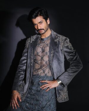Sunny Kaushal Instagram - It was a pleasure to be a part of @nmacc.India  #IndiainFashion
A great initiative by #NitaAmbani ji 

Wearing my favourite @shantanunikhil 
Styled by @amandeepkaur87 
Pictures @amey_ghatge 
Hair @foram_gotecha 
Makeup @sajid_makeup