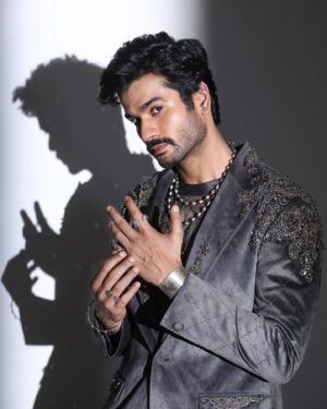Sunny Kaushal Instagram - It was a pleasure to be a part of @nmacc.India  #IndiainFashion
A great initiative by #NitaAmbani ji 

Wearing my favourite @shantanunikhil 
Styled by @amandeepkaur87 
Pictures @amey_ghatge 
Hair @foram_gotecha 
Makeup @sajid_makeup