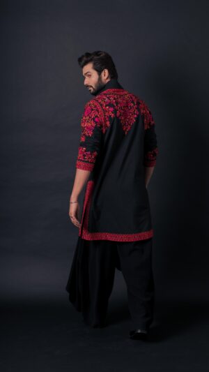 Sunny Kaushal Instagram - Rang Kala…

📹 by @khamkhaphotoartist