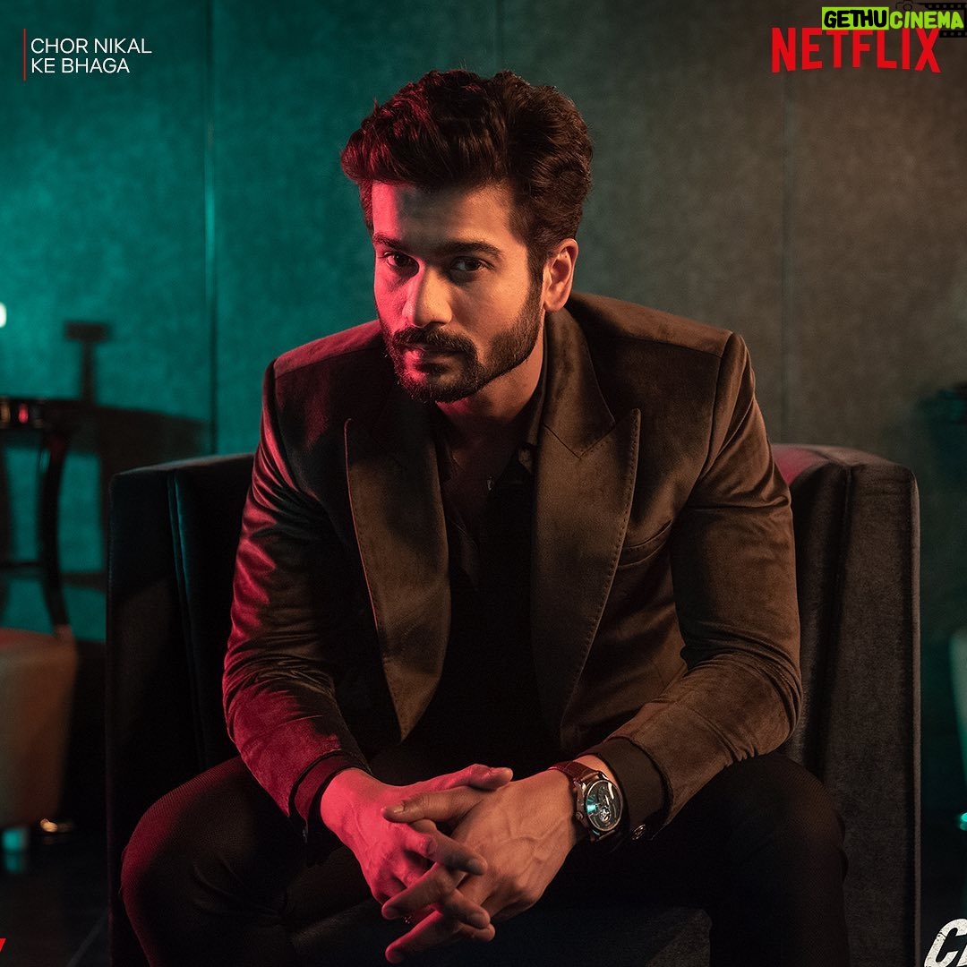 Sunny Kaushal - 99.3K Likes - Ladies and gentlemen, kursi ki peti bandhe rakhein kyuki yeh flight heist se hijack ki taraf badh rahi hai 👀
#ChorNikalKeBhaga is NOW STREAMING only on @netflix_in! 🛬
@yamigautam @sunsunnykhez @maddockfilms @sharadkelkar @indraneilsengupta @ajaysinghmail #DineshVijan @amarkaushik @sirajahmed381 @vishalmishraofficial @rashmeetkaur