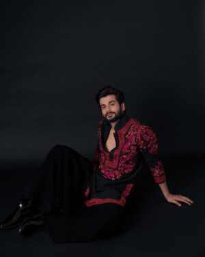 Sunny Kaushal Instagram - Baithe baithe kya karein, karna hai kuch kaam…