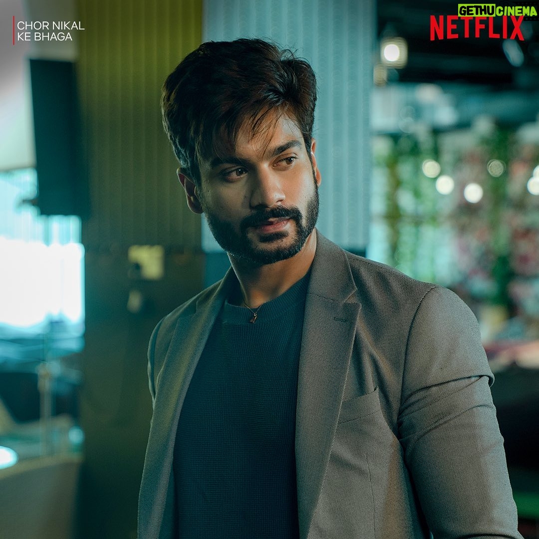 Sunny Kaushal - 99.3K Likes - Ladies and gentlemen, kursi ki peti bandhe rakhein kyuki yeh flight heist se hijack ki taraf badh rahi hai 👀
#ChorNikalKeBhaga is NOW STREAMING only on @netflix_in! 🛬
@yamigautam @sunsunnykhez @maddockfilms @sharadkelkar @indraneilsengupta @ajaysinghmail #DineshVijan @amarkaushik @sirajahmed381 @vishalmishraofficial @rashmeetkaur