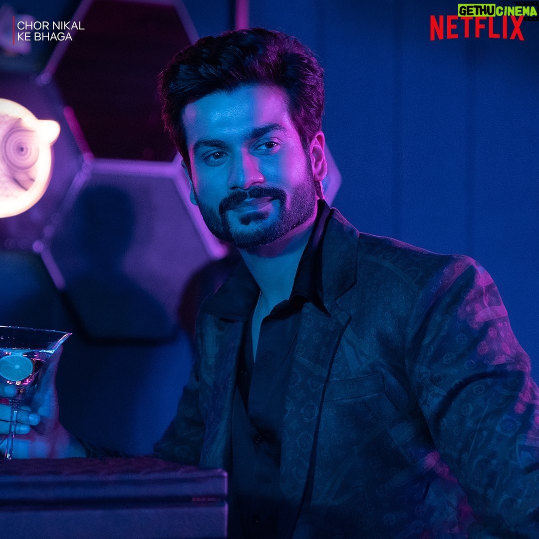 Sunny Kaushal - 99.3K Likes - Ladies and gentlemen, kursi ki peti bandhe rakhein kyuki yeh flight heist se hijack ki taraf badh rahi hai 👀
#ChorNikalKeBhaga is NOW STREAMING only on @netflix_in! 🛬
@yamigautam @sunsunnykhez @maddockfilms @sharadkelkar @indraneilsengupta @ajaysinghmail #DineshVijan @amarkaushik @sirajahmed381 @vishalmishraofficial @rashmeetkaur