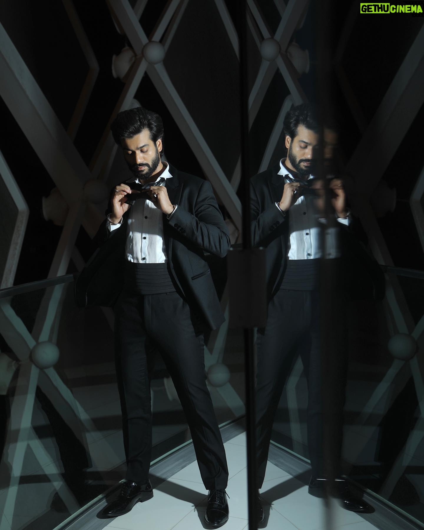 Sunny Kaushal - 131.1K Likes - For #iifa2023 .. what a great night
Styled by: @amandeepkaur87
Wearing: @rohitgandhirahulkhanna
Photos: @amey_ghatge