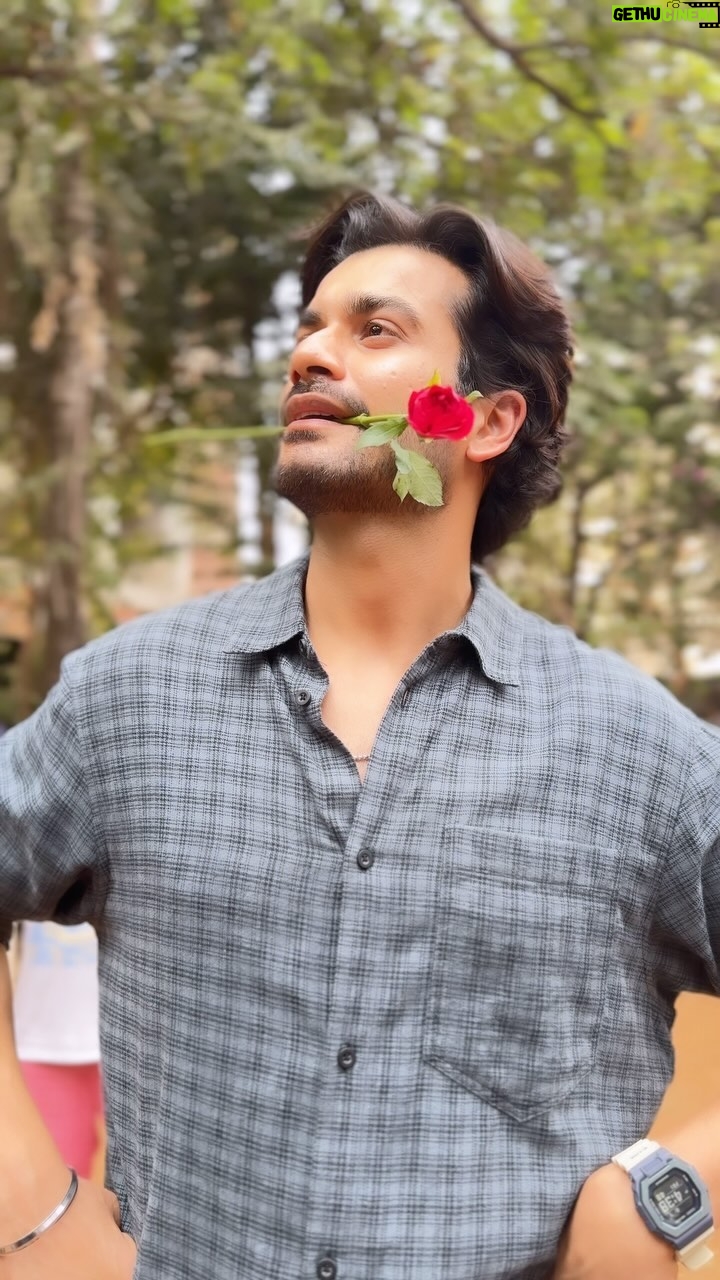 Sunny Kaushal - 98.1K Likes - Dekhkar Raniji ke baalon mein gulaab ka phool
Abhimanyu bana love-fool.. 🌹 🐊
#PhirAayiHasseenDillruba
@netflix_in