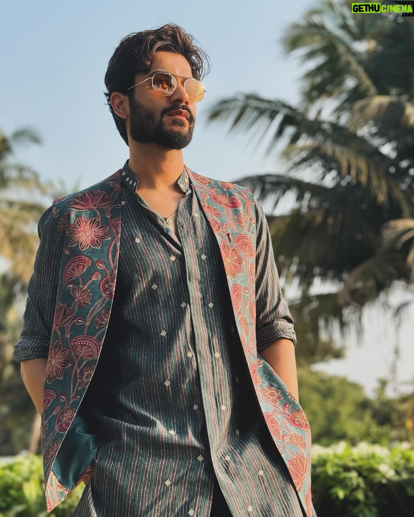 Sunny Kaushal - 86.9K Likes - Taking dil garden garden ho gaya quite literally 🍃 🍂
Styled by @amandeepkaur87
In @nm_design_studio
On feet @whitemuds_official
Clicked by ace photographer @rohitsaraf
#eatyourgreens