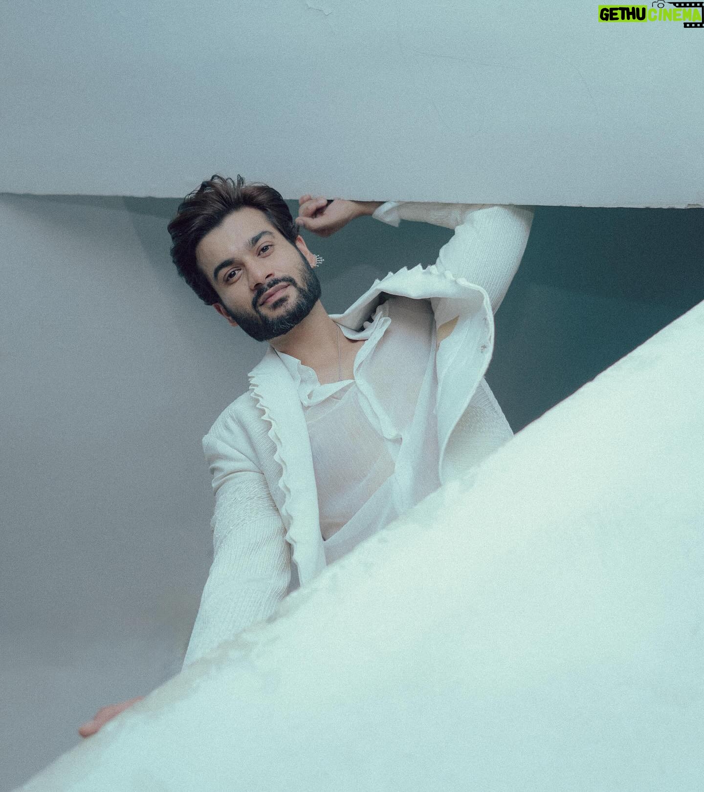 Sunny Kaushal - 115.5K Likes - Angel angel.. mankind’s angel…
For the opening of @jioworldplaza
Styled by @amandeepkaur87
In @amaare.in and @jimmychoo
📸 @khamkhaphotoartist
Hair @forum.gotecha
Makeup @sajid_makeup