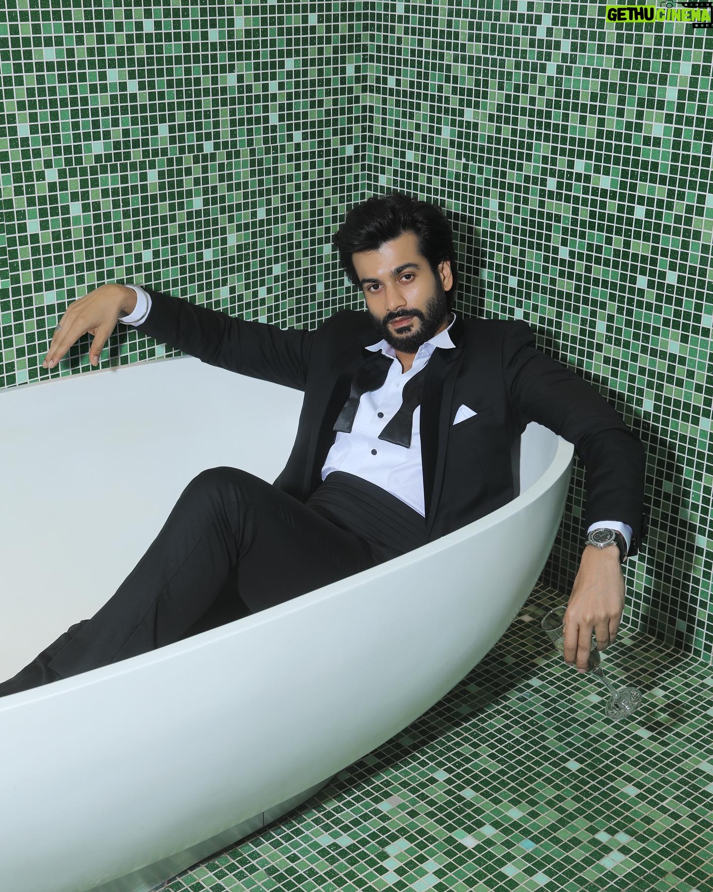 Sunny Kaushal - 131.1K Likes - For #iifa2023 .. what a great night
Styled by: @amandeepkaur87
Wearing: @rohitgandhirahulkhanna
Photos: @amey_ghatge