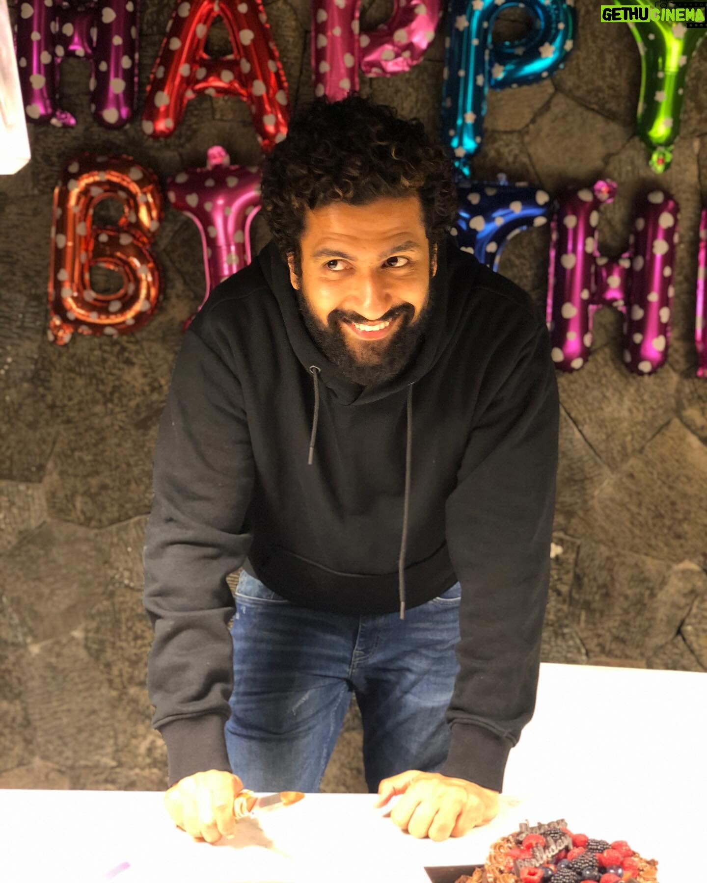 Sunny Kaushal - 192.4K Likes - 36 saalon mein zyada toh kuch nahi badla…
Happy birthday cutie ♥️⭐️🤗
@vickykaushal09