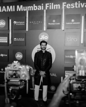 Sunny Kaushal Instagram - B&W images of a colourful night
Clicked by @khamkhaphotoartist 

#Sunsunnykhez
#Mami