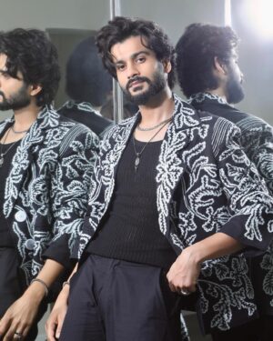 Sunny Kaushal Instagram - Taking a moment to reflect 
For #IIFARocks2023 

Styled by: @amandeepkaur87 
Photographs: @amey_ghatge 
Wearing: @twopointtwostudio 
Jewellery: @amamajewels @abhilasha_pret_jewelry