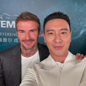 Sunny Wang Instagram - 這幾天真的太爽了 今天跟 @davidbeckham 一起工作 必須說 太帥了 然後你們看第三張 我的員工又把自己給P上了 不客氣 你們都可以拿去用吧 

Been a crazy week. Got to work with David Beckham today. Gotta admit. He’s a handsome dude. And yes, my staff can get creative with photoshop.