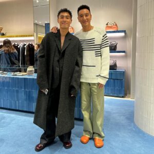 Sunny Wang Instagram - 今天幫 @loewe 拍了超多Reels 我自己想不出來可以拍什麼給你們看了 只好發發照片吧 今天很開心看到老朋友 @yoyang & @suitangtang 🤙🏼 感謝 Loewe 的邀請! 也很開心認識了一些新朋友 @chihtian 

#LOEWE
#LOEWEBreezeCenter
#LOEWESS24