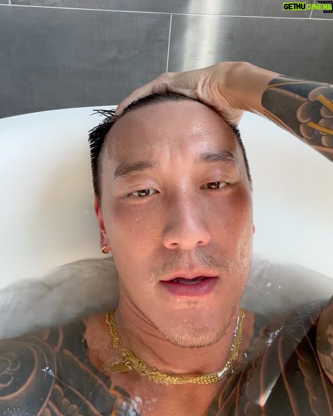 Sunny Wang - 68K Likes - 終於復活了🙏🏼 連續三天真的太硬 🤣 週末愉快 ❤️ 我需要養生了💪🏼
Birthday week photo dump. Celebrating and drinking 3 days in a row… I have to admit, that wasn’t easy 🤣 Time@to get healthy now lol…Have a good weekend everyone! I’m